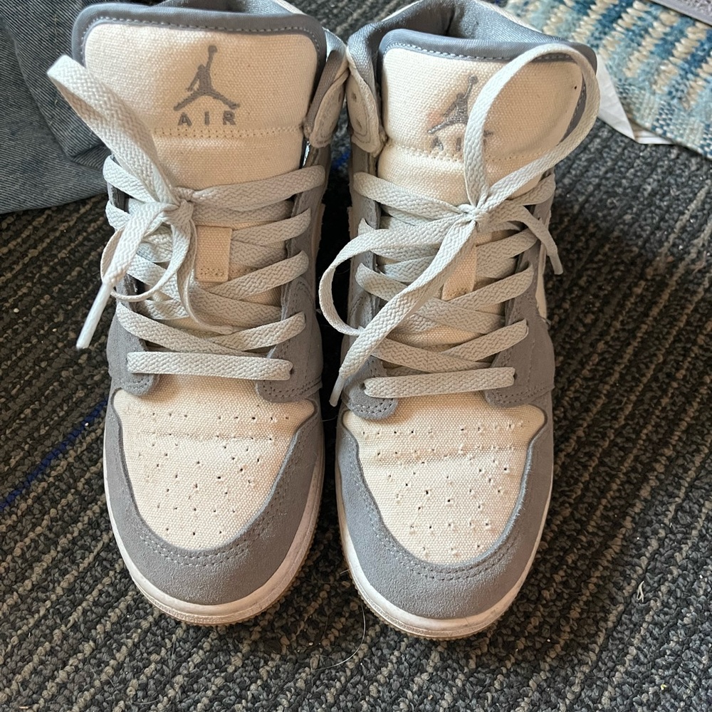 Jordan 1 mid coconut milk